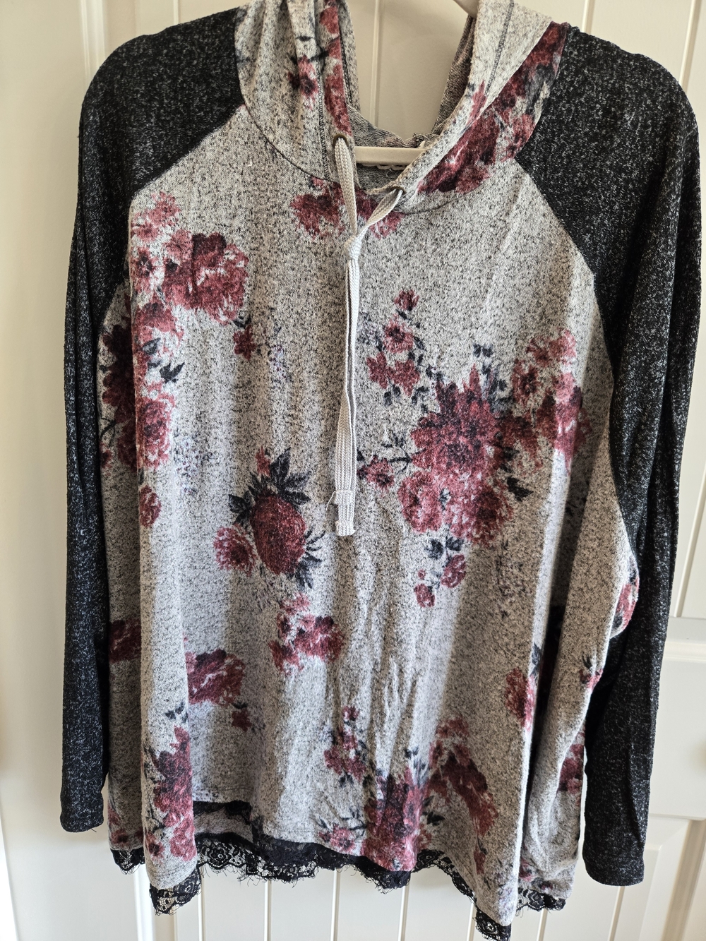 Maurices Gry Hooded Sweatshirt w/ Burgundy Floral and Black Raglan Sleeves 4x